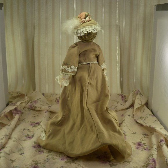 Asastasia Collection Porcelain Doll W/Stand - Picture 6 of 8